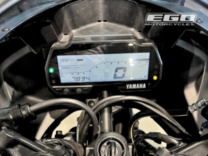 YAMAHA R15 (5)