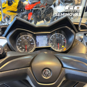 YAMAHA XMAX (8)